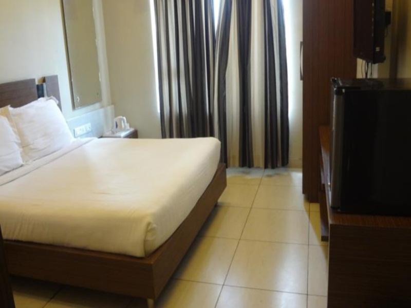 Jhānsi Hotel Sheela Shree Plaza מראה חיצוני תמונה