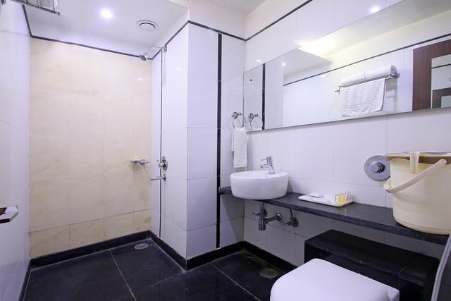 Jhānsi Hotel Sheela Shree Plaza מראה חיצוני תמונה