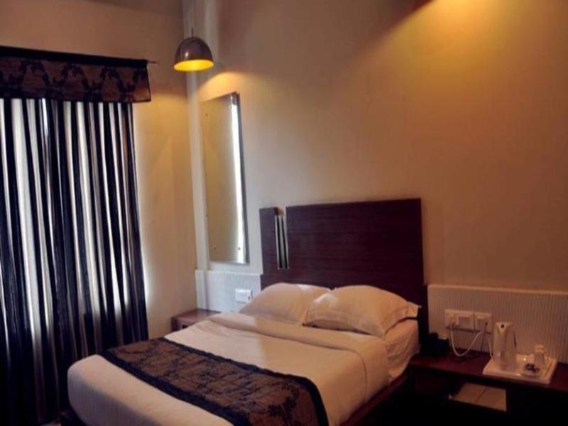 Jhānsi Hotel Sheela Shree Plaza מראה חיצוני תמונה