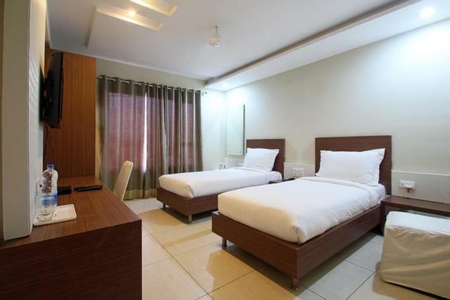 Jhānsi Hotel Sheela Shree Plaza מראה חיצוני תמונה